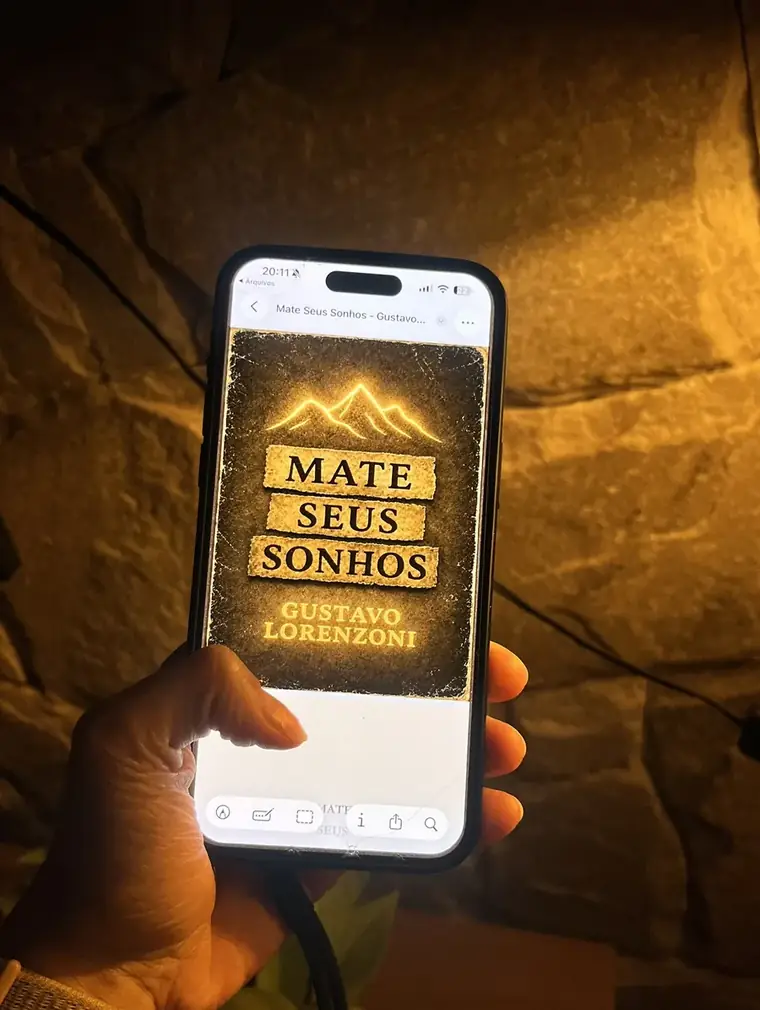 Capa do livro digital Mate Seus Sonhos aberta no celular