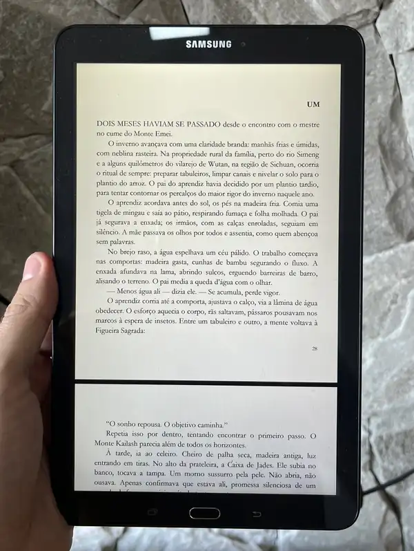 Página do capítulo Um do livro digital aberta no tablet