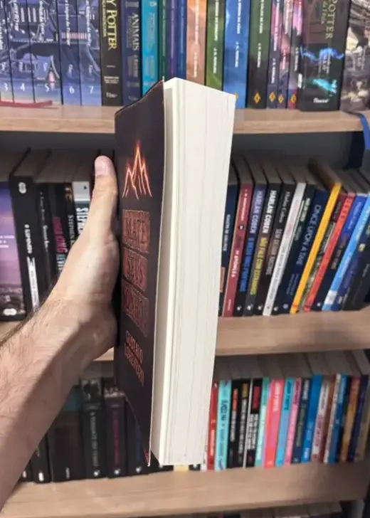 Espessura e quantidade de páginas do livro físico Mate Seus Sonhos