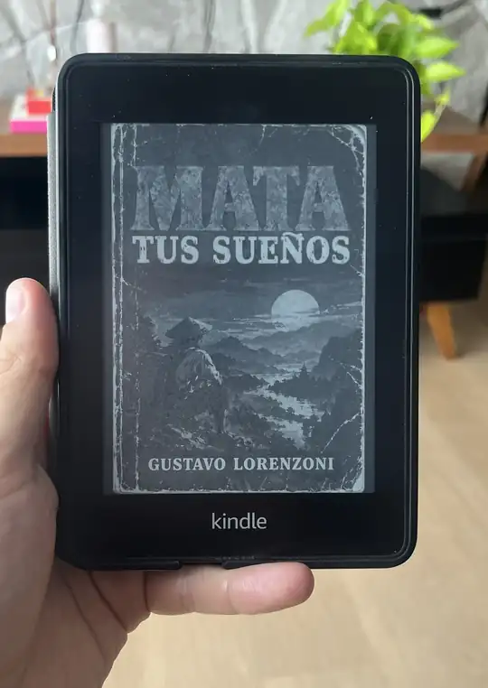 Portada de Mata tus sueños en tonos de gris en la pantalla de un Kindle