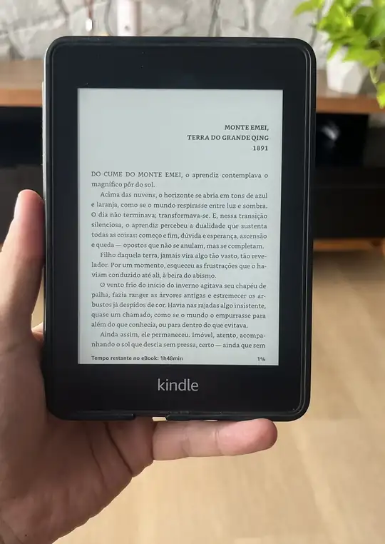 O e-book Mate Seus Sonhos aberto em um Kindle na primeira página, Monte Emei, 1891